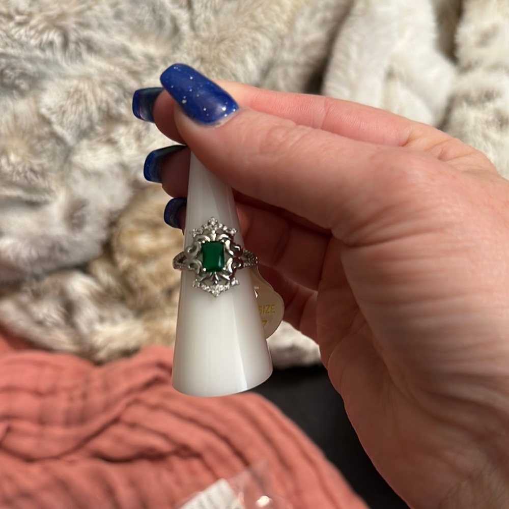 Emerald lab created bomb party size 7